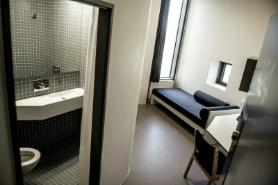 lubiepepsi2137 - pokój więzienny w nowym wybudowanym więzieniu Storstrom w Danii ( ͡º...
