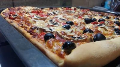 rdk88 - Częstujcie sie Mireczki :) Jeszcze ciepła :) 


#gotujzwykopem #pizza