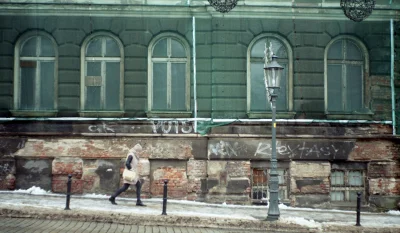 posuck - To ja też wrzucę zdjęcie starego, odrapanego budynku.
To nie Praga. To cent...