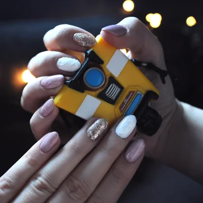 puddin - Raczej jestem fanką jednolitych paznokci, ale raz w roku to w sumie mogę zas...