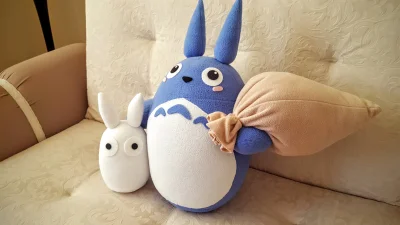 krejdd - A co to takiego? Ogromny Totoro i jego mniejszy kompan - oba stworzone przez...