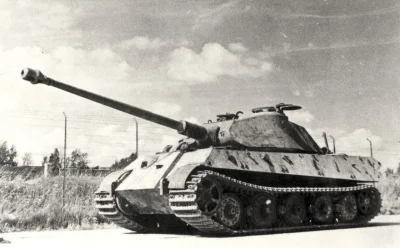 s.....c - PanzerKampfWagen VI Tiger II ausf B sfotografowany w centrum szkoleniowym w...