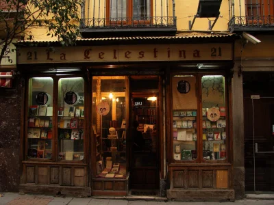 fruberuber - mała księgarnia w Madrycie ʕ•ᴥ•ʔ
#architektura #cityporn #ciekawostki #...
