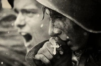 Rajtuz - Sowiecki żołnierz przed bitwą. Kursk, 1943 r.

#fotohistoria #fotografia #hi...
