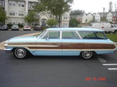 trzeci - @DeXteR25: podobny, ten co tutaj jest to Ford Galaxie 500 Country Squire Sta...