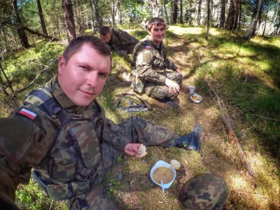 LaPetit - Polscy żołnierze podczas ostatniego posiłku przed decydującym natarciem na ...