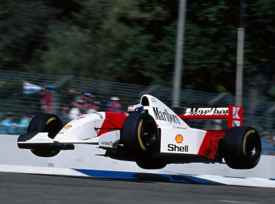 xspooky - > 5 dni

Latający Mika Hakkinen na torze Adelaide podczas GP Australii w ...