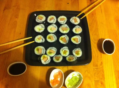 g.....0 - #gotujzwykopem #sushi

No to jemy!

Futomaki 

Tuńczyk, ogórek, marynowaną ...