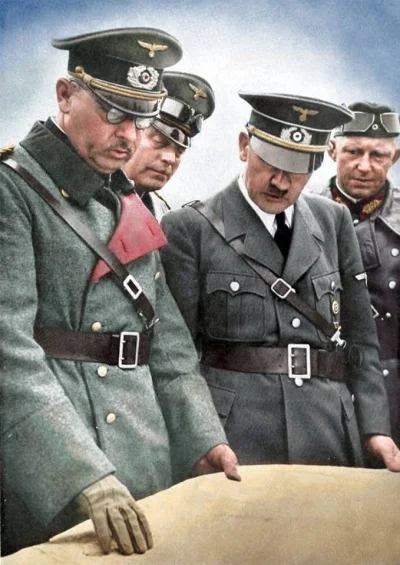 wojna - Adolf Hitler, Wilhelm List, Wilhelm Keitel i Alfred Jodl, przeglądają plany i...