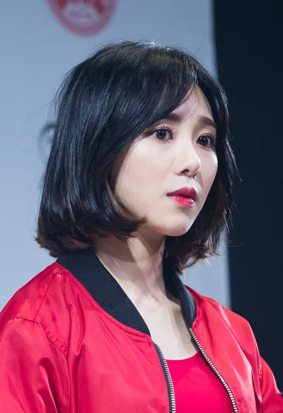 M.....i - #mina #aoa
#koreanka