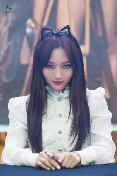 XKHYCCB2dX - #siyeon #dreamcatcher 
#koreanka