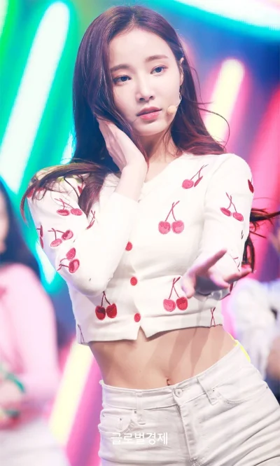 XKHYCCB2dX - #yeonwoo #momoland 
#koreanka