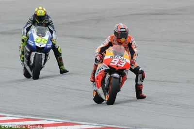 piteer83 - @Big_Kahuna: W MotoGP jakoś supermoto nie jeżdżą a nogę opuszczają przed z...