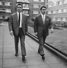 maxol82 - Ronnie i Reggie Kray, bracia bliźniacy z londyńskiego East Endu byli bezwzg...