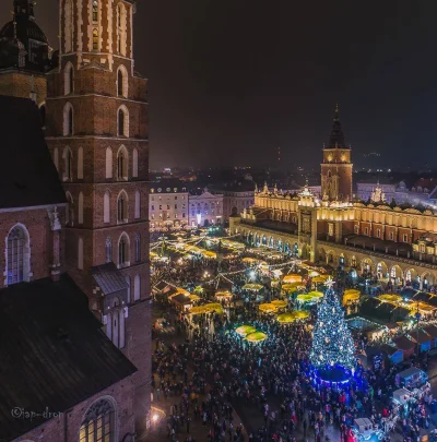 Artktur - Świątecznie na Rynku Głównym w Krakowie
Fot. Ciap-dron

#fotografia #cit...