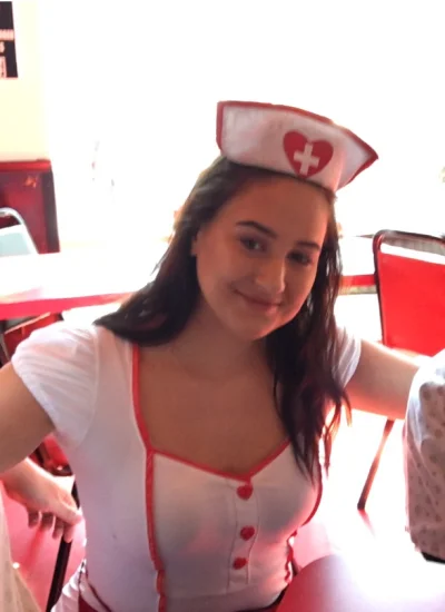 MattMan - @MattMan: kelnerki wyglądają jak pielęgniarki, no i zresztą tak na siebie k...