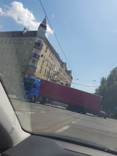 Beszczebelny - #wroclaw skrzyżowanie Reymonta z Kleczkowska tir zerwał trakcję tramwa...
