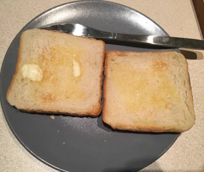 anamericantail - Mam takie wspomnienie z dzieciństwa, że jadłam tosty z masłem i zost...