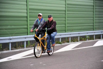 loozaque - Czo te dziadki... jeździł ktoś na takim rowerze?

#rower #trzebamiecwyobra...