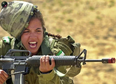 BaronAlvon_PuciPusia - http://totallycoolpix.com/2010/11/female-soldiers/



#militar...