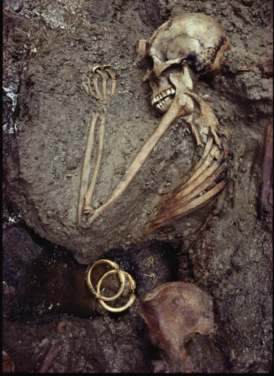 sponge - Szkielet kobiety zabitej przez wybuch Wezuwiusza w roku 79 n.e. Kobieta w wi...