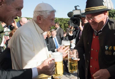 D.....k - Skoro Pikio.pl to papież pewnie ma się bardzo dobrze i właśnie pije browaka...