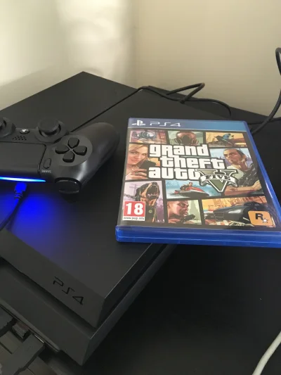 golagolagola - Wreszcie dotarła! Powracam do #ps4 i kupiłem sobie na start prawilną g...