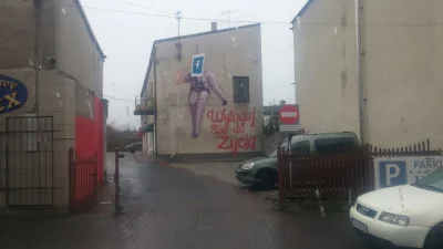 bartekf-3 - Jadę sobie dzisiaj w korku przez Wieluń a tu takie coś... #mural #wielun ...