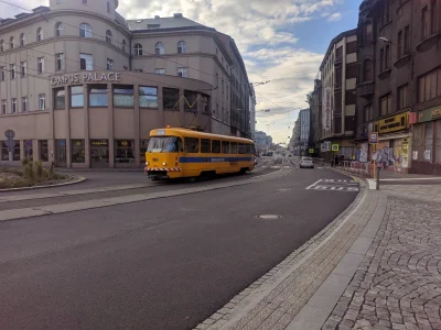 sylwke3100 - Żółta strzała na ostrawskich torach.

#ostrawa #ostrava #czechy #tramwaj...