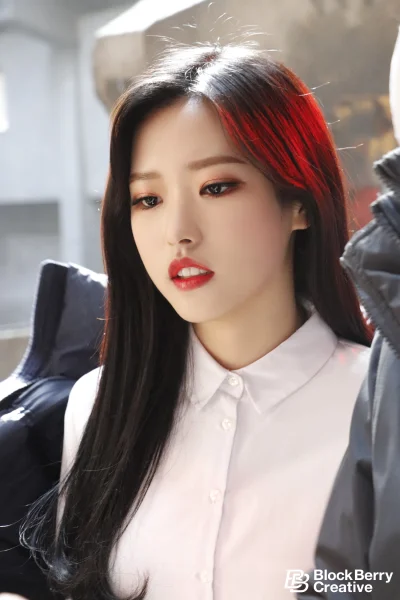 M.....m - #oliviahye #loona #koreanka #azjatki #ladnapani