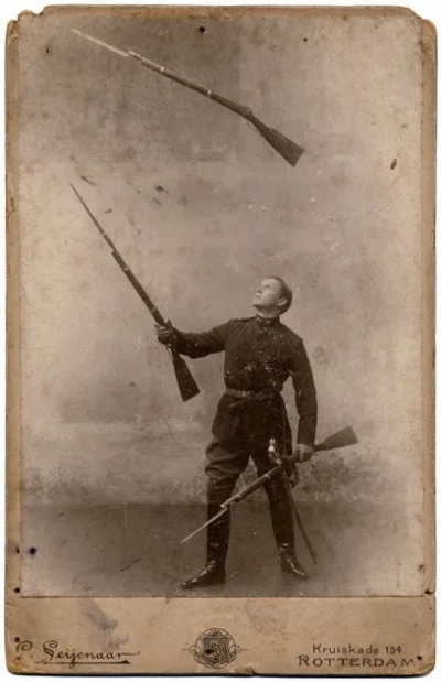 Mesk - Żonglerka karabinami 1890 r. #fotografia #ciekawostki #ciekawostkihistoryczne ...