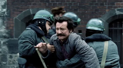 pendzoncy_jez - rzadkie zdjęcie L.Wałęsy siłą prowadzonego przez ZOMO do nowego miesz...