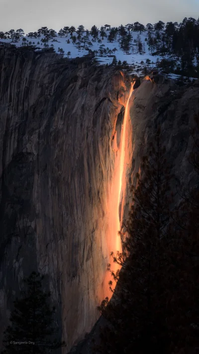 janek_kenaj - Płonący wodospad w Parku Narodowym Yosemite w Stanach Zjednoczonych. Te...