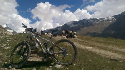 manedhel - @Mesk: przy Zermatt można na 3100 m wjechać po takiej fajnej drodze. Start...