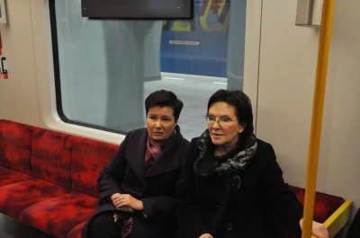 lkg1 - Wiesz, Grażynka, ja to chyba Januszowi dzisiaj mielone zrobię.

#metro #4konse...