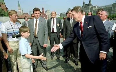 xzet - Już jednego turystę mieli na placu czerwonym obok prezydenta Reagana ;) a późn...