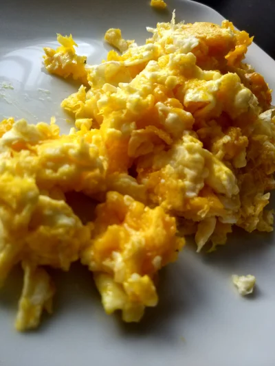 rozzen - #gotujzwykopem #jajecznica #jajowa
Tak wygląda idealna jajówa.