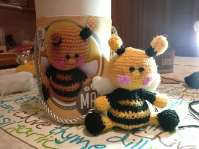 girlinexile - @CrochetBreak: moje pierwsze to pszczoła z biedry ʘ‿ʘ dopiero zaczynała...