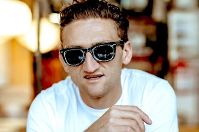 bobbyjones - okularki czytaj: Kielecki Casey Neistat xDD