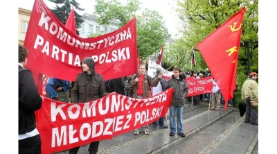 Poro6niec - Jednych fascynuje komunizm i paradują na marszach z czerwonymi flagami a ...