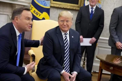 Ian - Memiczna fota, jakieś pomysły?
#memy #duda #trump