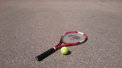 Lamael - Grałem sobie dzisiaj w tenisa ze ścianą na korcie miejskim. Podeszła dziewcz...