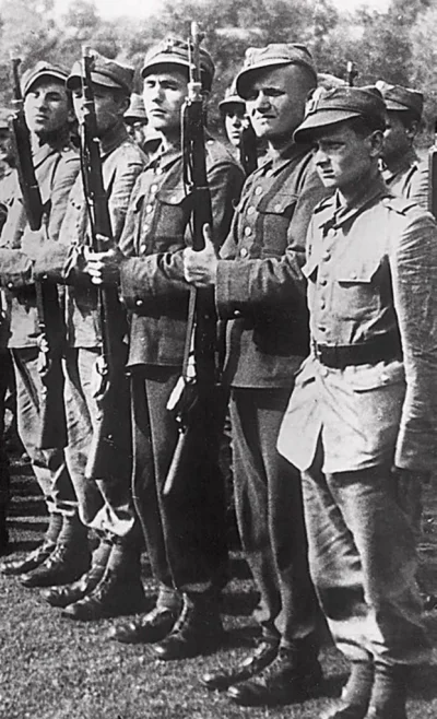 szkorbutny - 19-letni Karol Wojtyła na dwa miesiące przed wybuchem II wojny światowej...