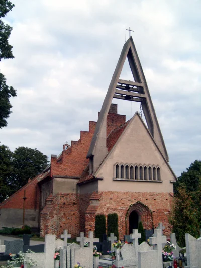 Piezoreki - Polska. Po wojnie rozebrano zaniedbaną wieżę tego gotyckiego kościoła i d...