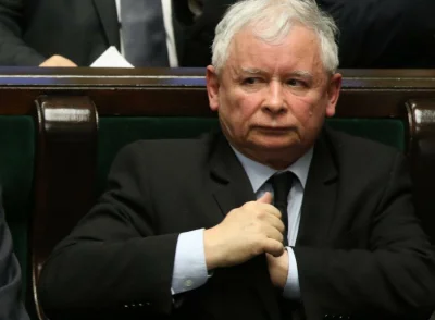 slepauliczka - Pan Jarosław zerkający na moderację, ktora dowala nam tag #polityka. 
...