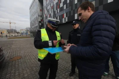 Cymerek - Kraków. Konrad Berkowicz demonstracyjnie przeszedł na czerwonym. Został uka...