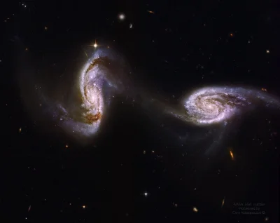 d.....4 - Grupa galaktyk Arp 240 połączona mostem składającym się z gazu i gwiazd NGC...
