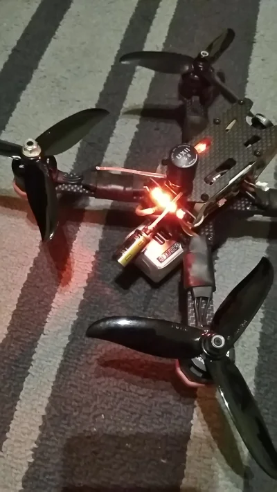 RezonatorKwarcowy - Mirki, właśnie skończyłem budować swojego pierwszego drona FPV. Z...