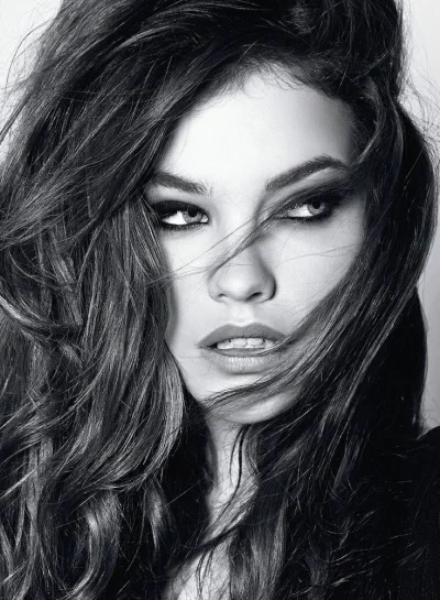 rezystancja - #fotografia #portret #czarnobiale 
#barbarapalvin w obiektywie
Vince Ba...