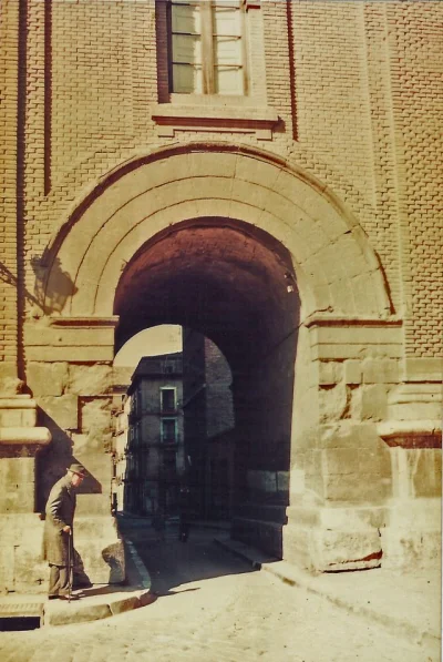 Lizus_Chytrus - > Arco de San Ildefonso, Zaragoza, circa 1970

[640x956]

#starez...